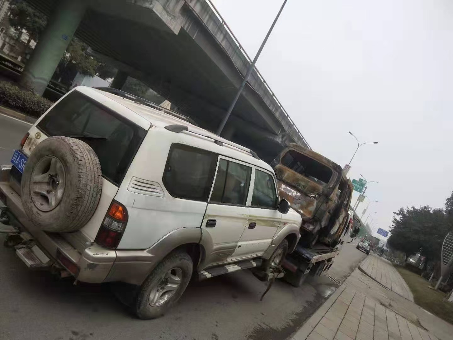 成都<a href=http://www.bg1ioz.cn/ target=_blank class=infotextkey>报废汽车</a>公司拖车注意事项